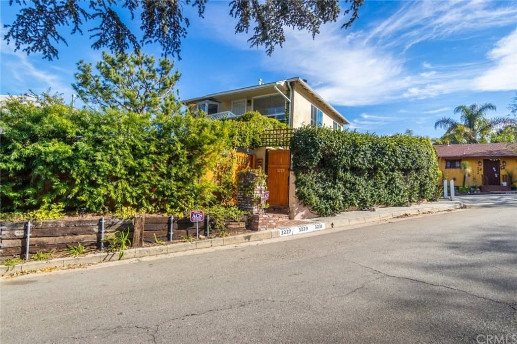 3227 Drive Figure 8 Realty