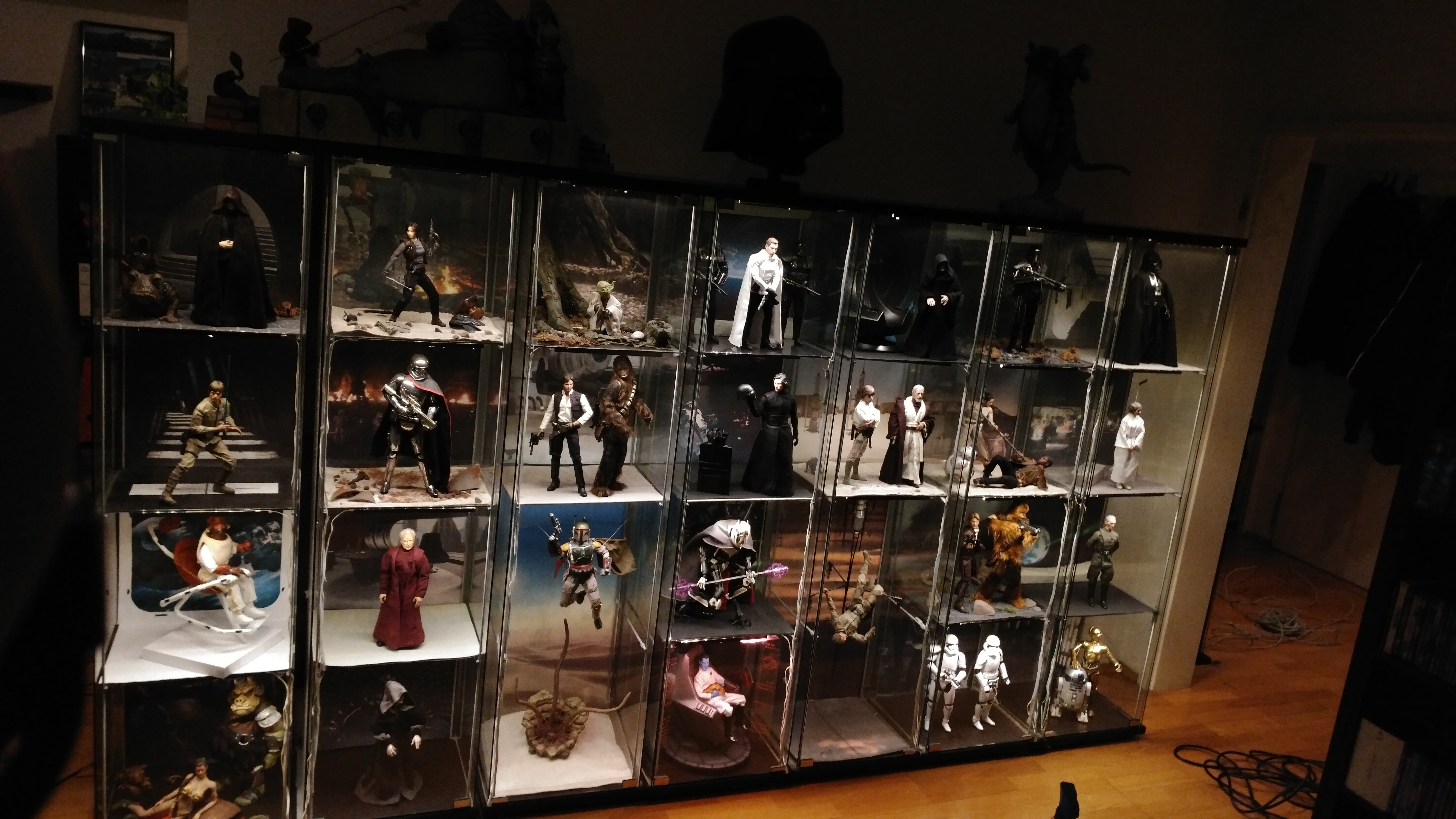 Vitrine Figurine 16