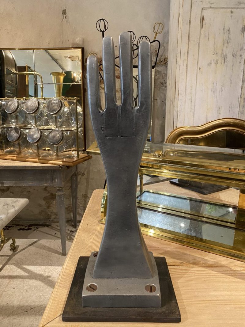 Metal Hand Sculpture Fil De Fer