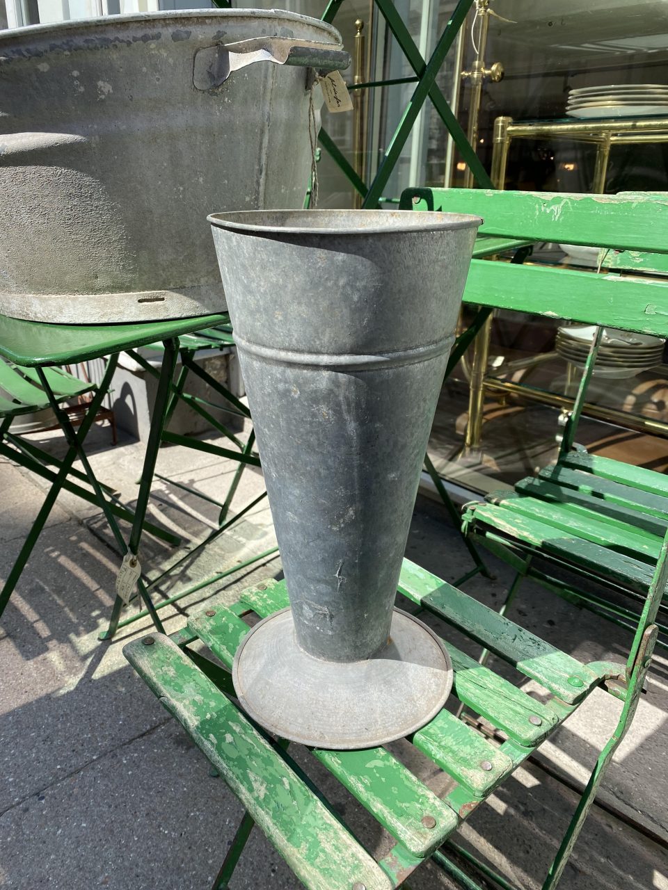 Zinc Vase Fil De Fer