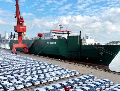 Большая распродажа: чем кризис китайского автопрома поможет российским покупателям