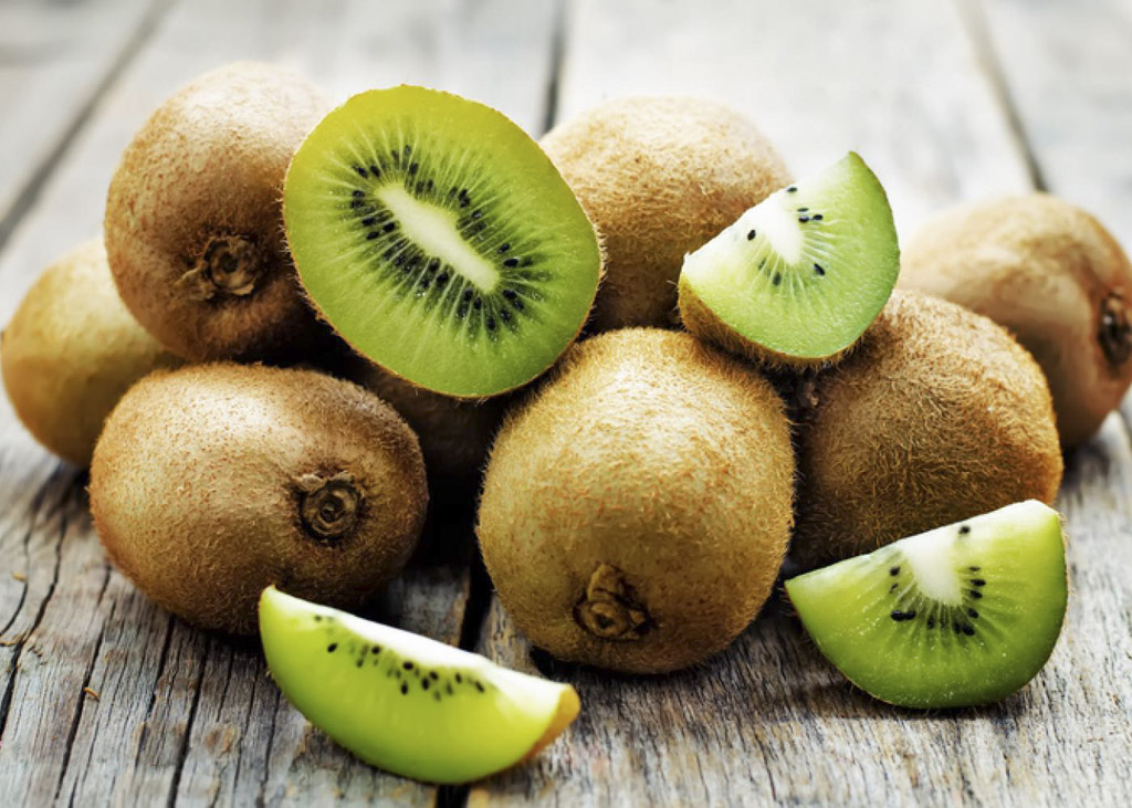Kiwi é fruto originário do Sul da China e produzido também no Brasil