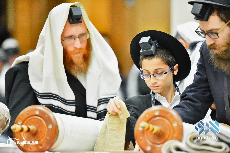 Erev Shabbos Chanukah Around Crown Heights