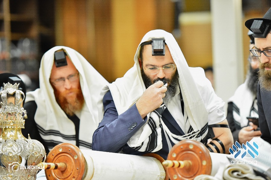 Erev Shabbos Chanukah Around Crown Heights