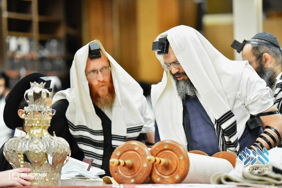 Erev Shabbos Chanukah Around Crown Heights