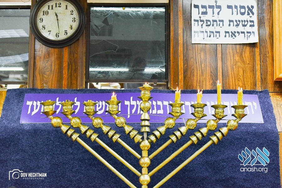 Erev Shabbos Chanukah Around Crown Heights