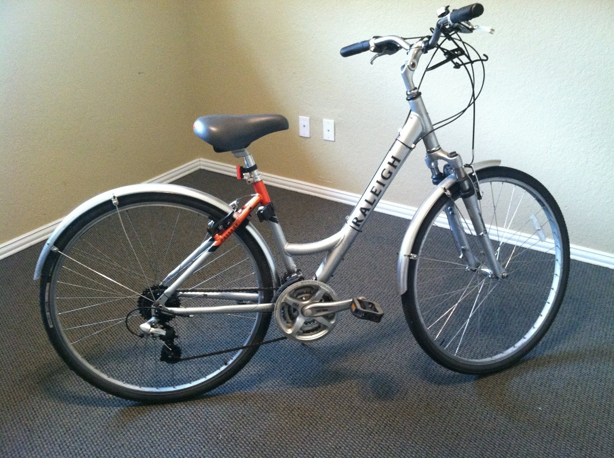 Raleigh Old school women's, cruiser type