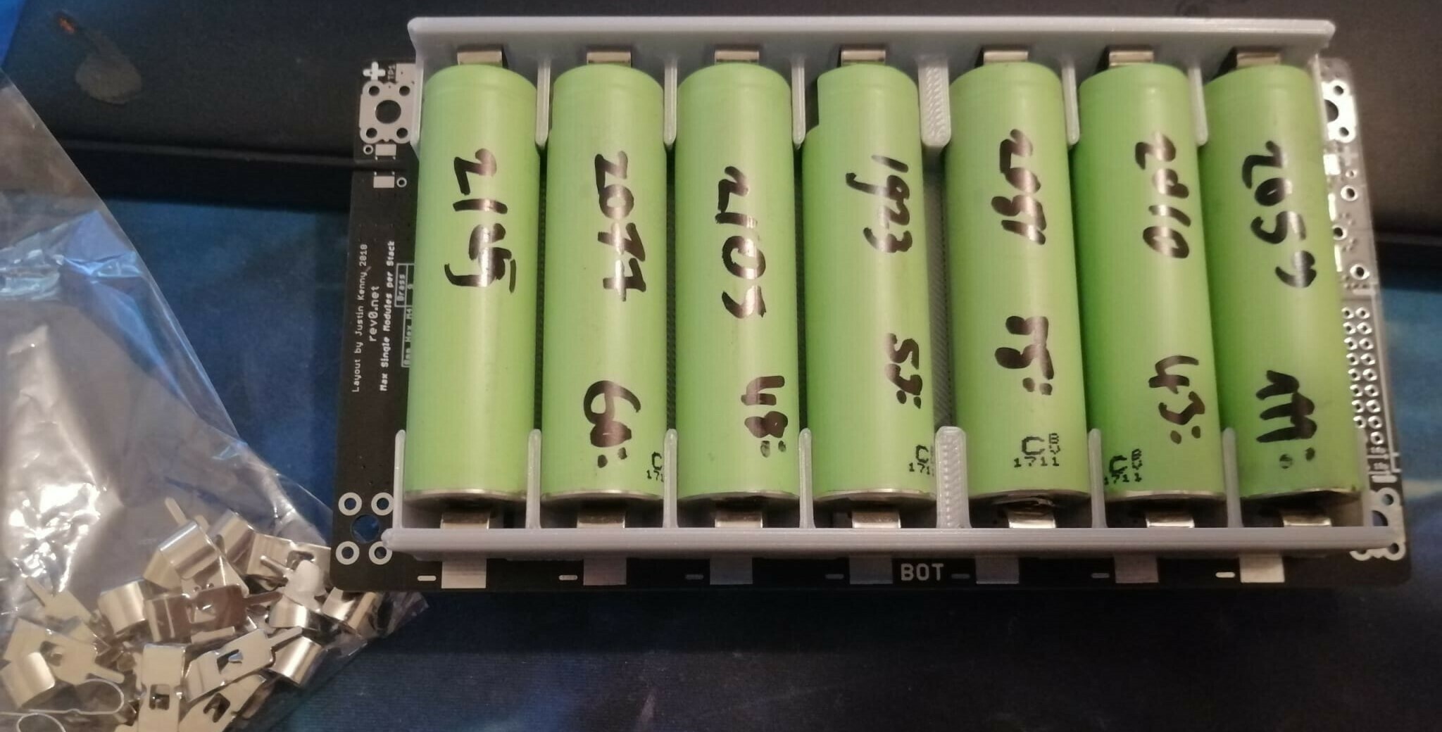 STL file 7s 18650 Battery Holder for Jehu Garcia's Power Wall・3D