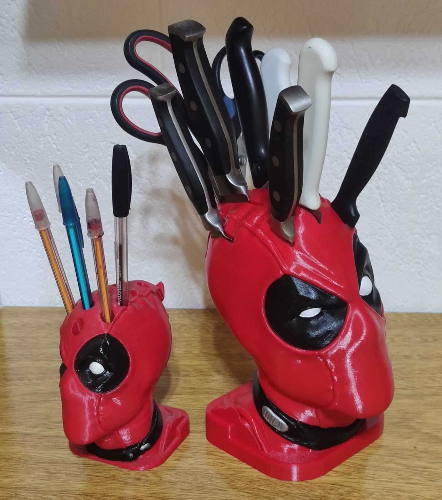 STL file Deadpool. Knife holder plus pen. 🔪・3D printable model to