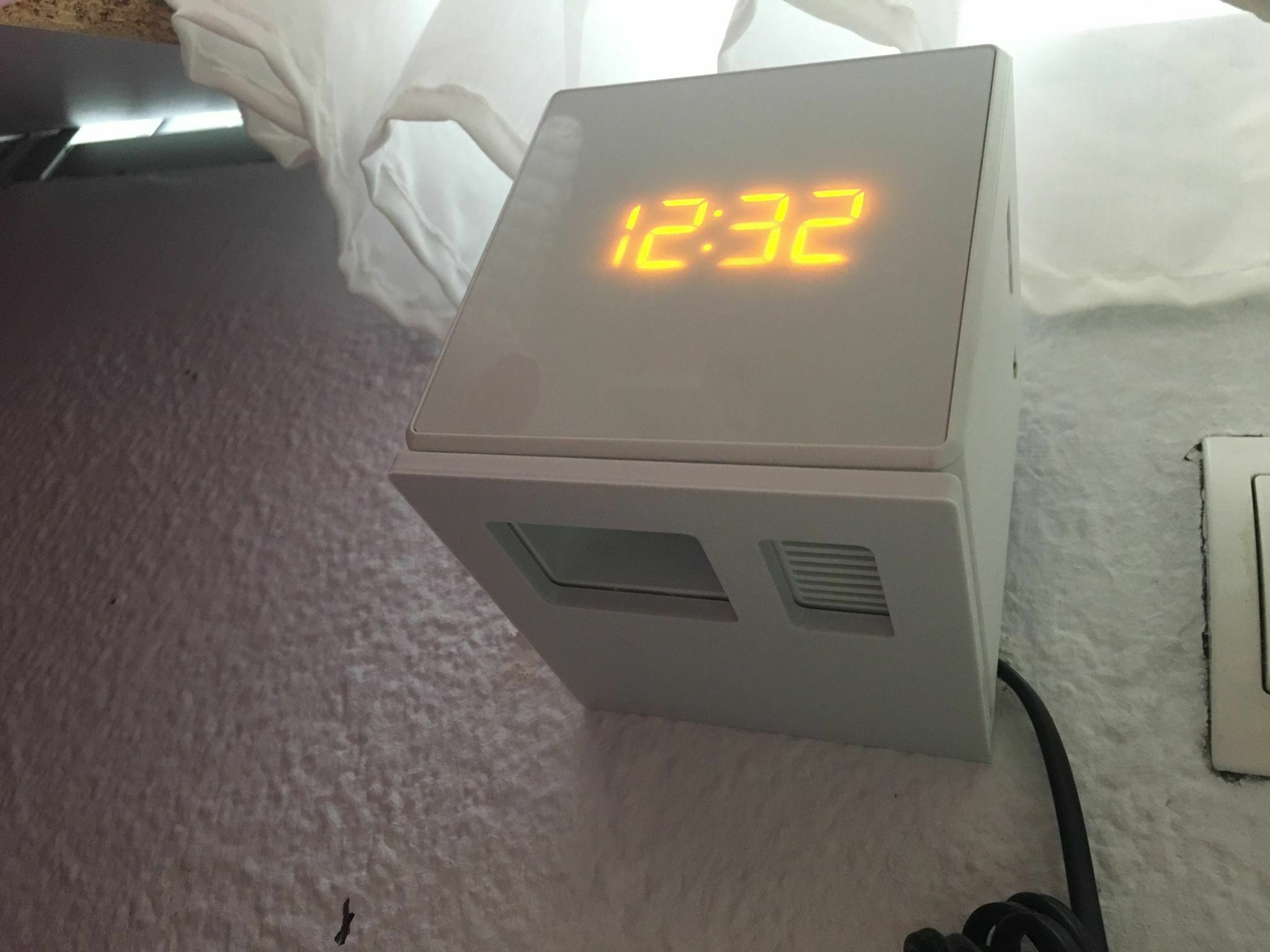 Free STL file Wall bracket for Sony cube alarm clock・3D print model to download・Cults
