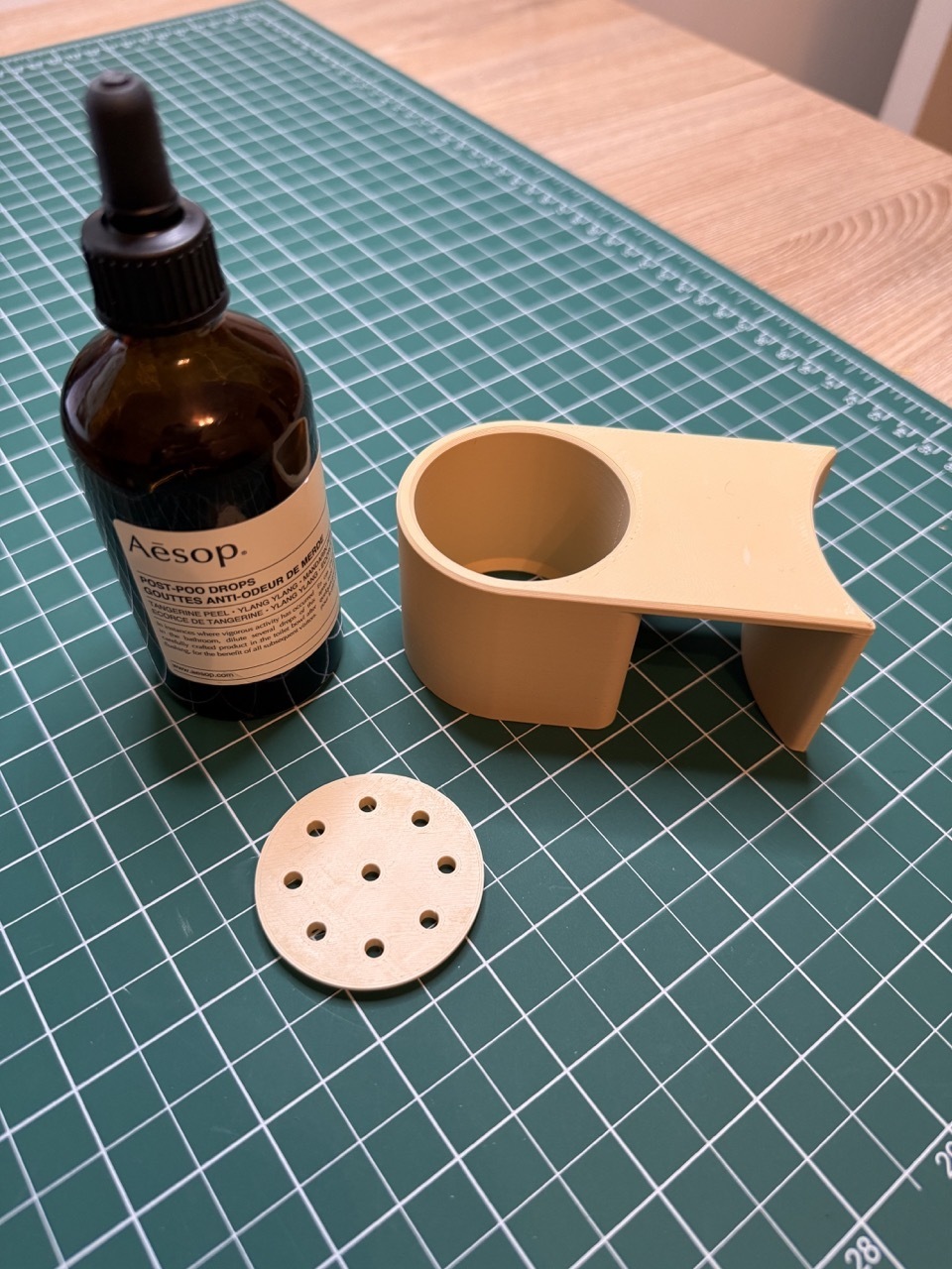 Free 3MF file Aesop PostPoo Drops Toilet Holder 💦・Object to download