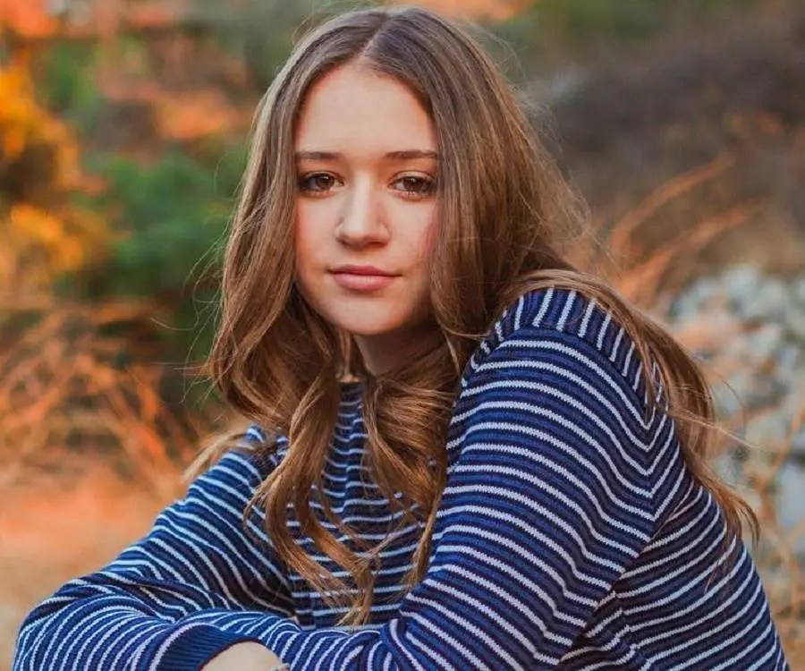 Riley Lewis Tiktok Star, Family, Childhood Riley Lewis Biography