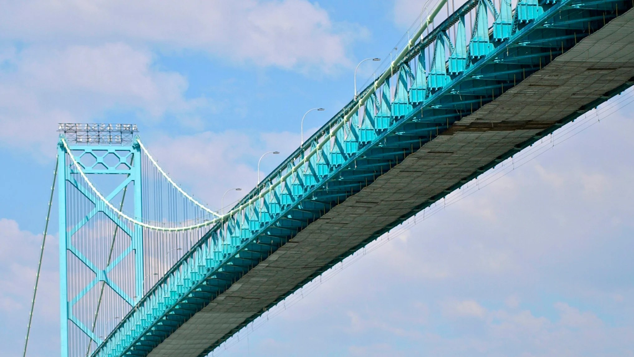 Which of the following bridges connects the United States and Canada