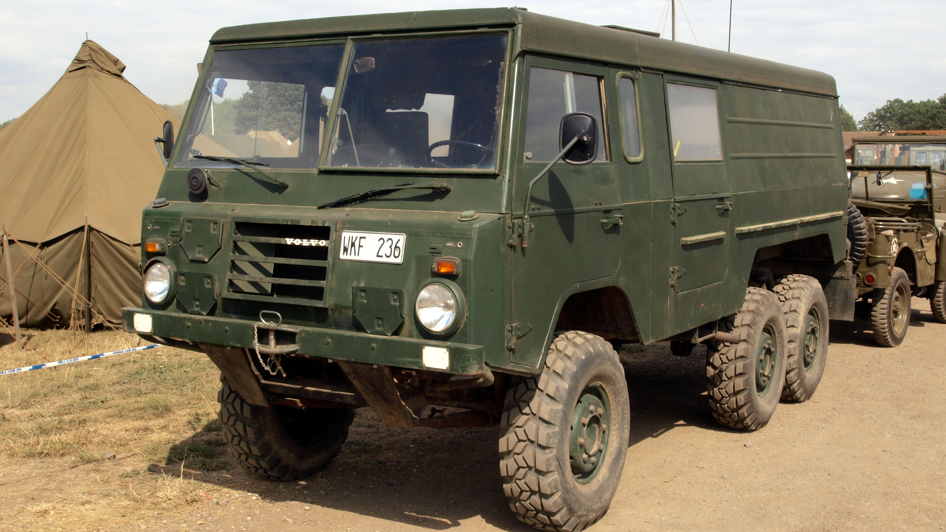 What automobile maker produced a vehicle for the Swedish army in 1959