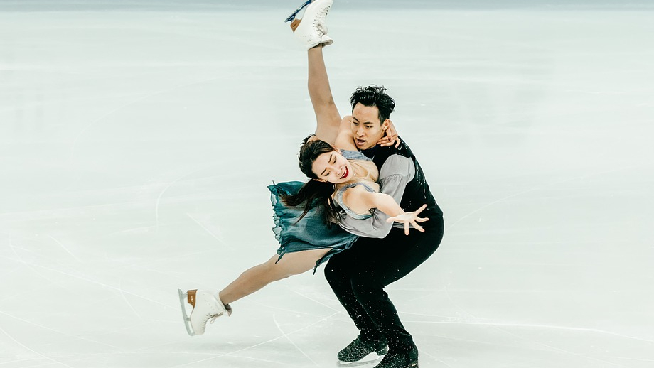 Who was the first lady to perform a successful triple axel in a figure