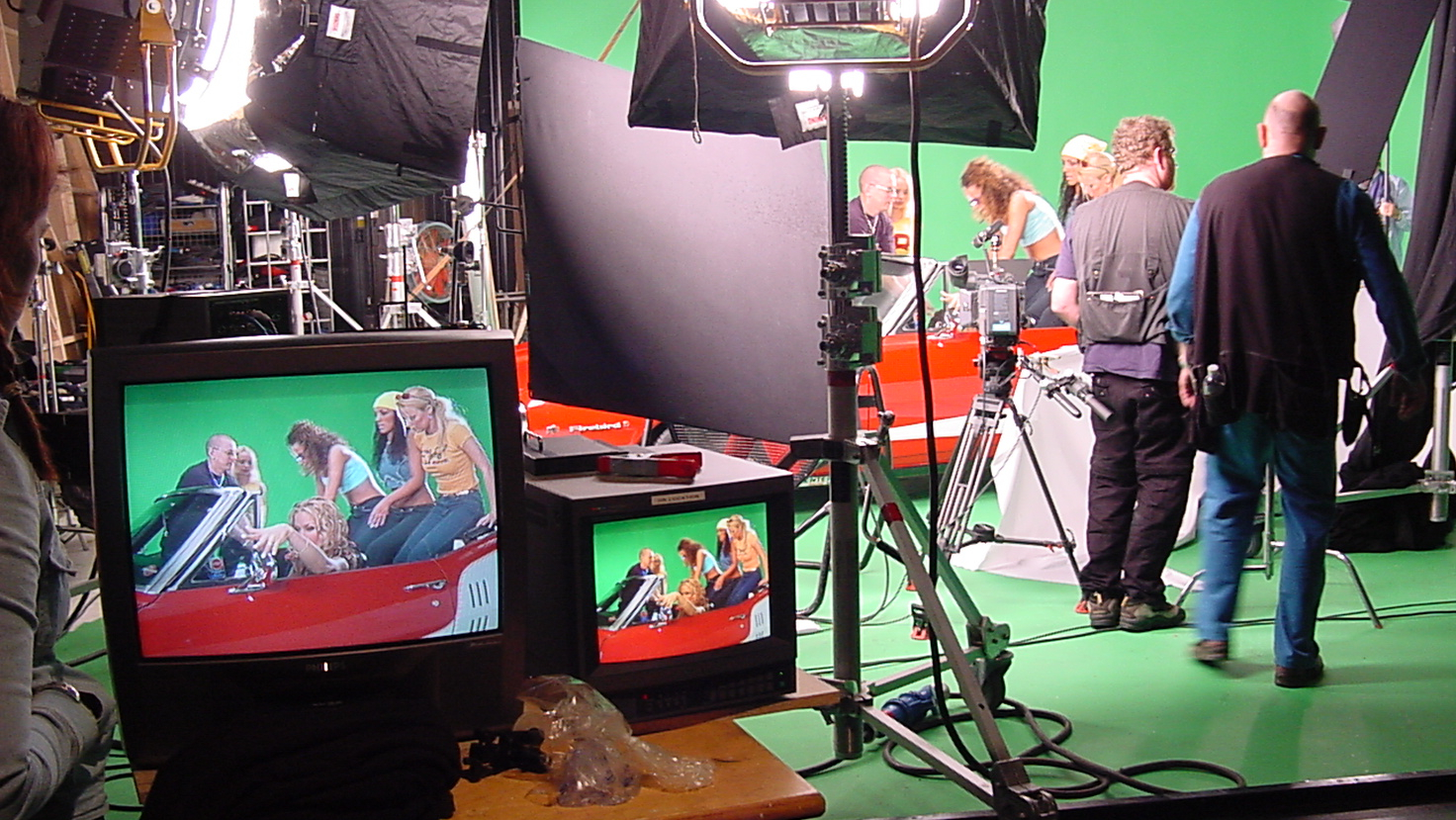 What 1999 MTV show took viewers behind the scenes of popular music