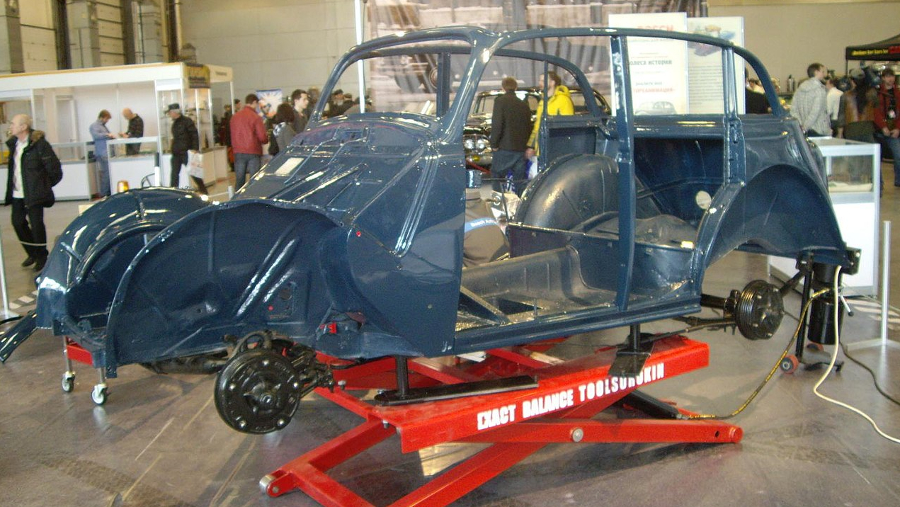 In car design, there are two fundamental layout. One of them is bodyon