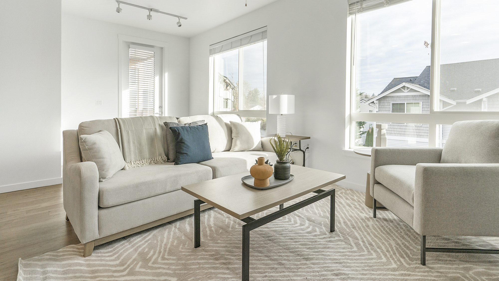 Rent Helm G202 in Everett, WA Landing