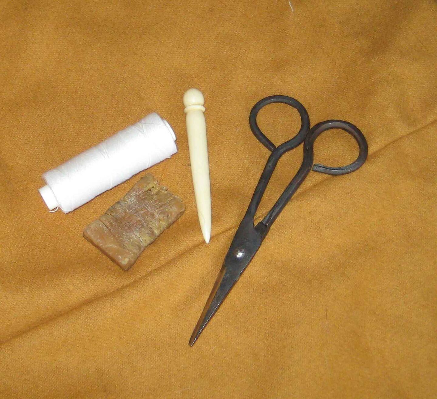 Hjälp mig, namn på textilverktyg? Medeltiden iFokus