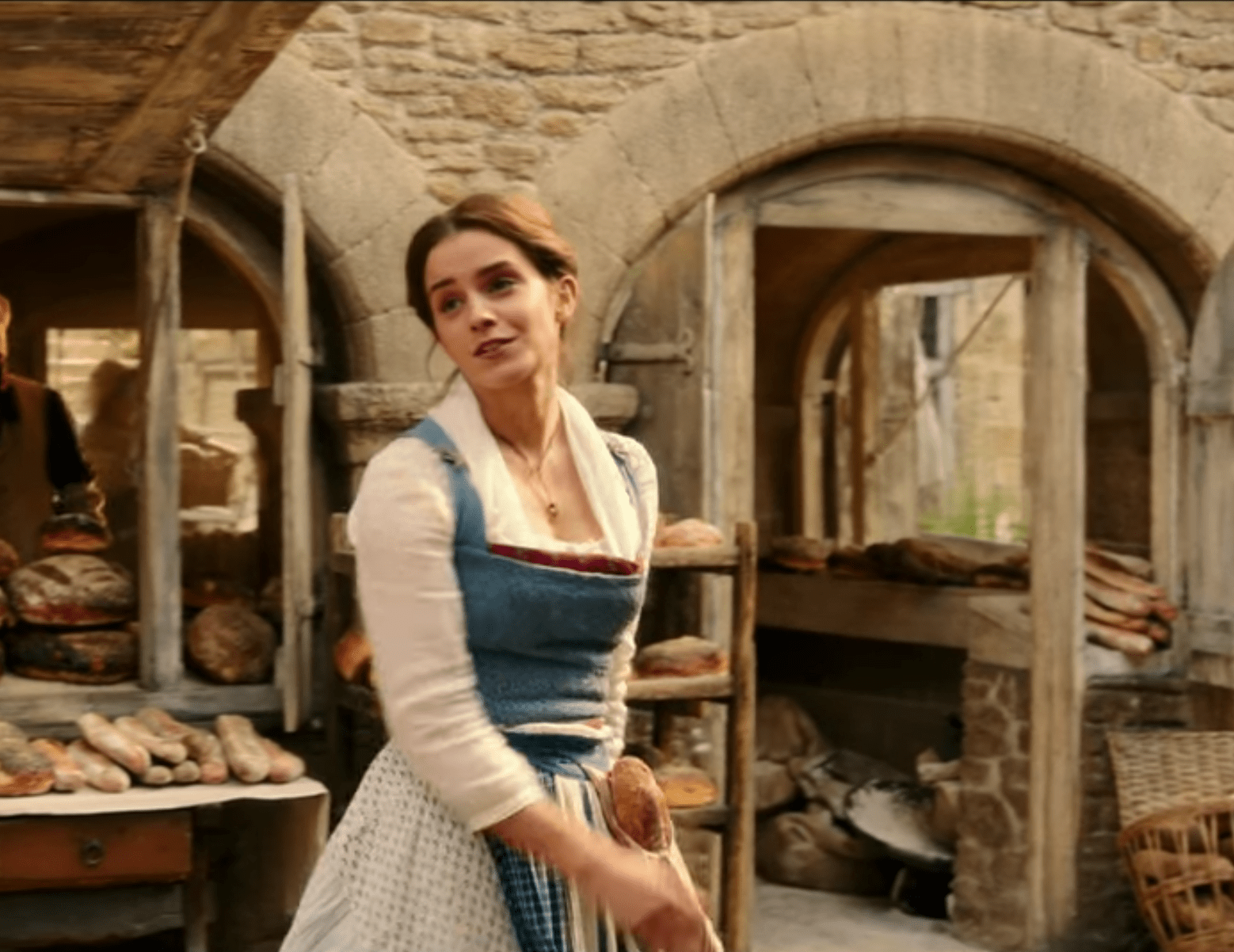 Emma Watson canta en el nuevo clip de la película La Bella y la Bestia