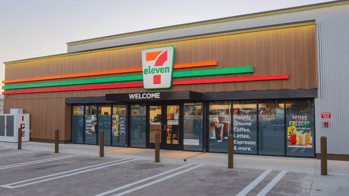 Seven Eleven conmemorará su día regalando merch y café