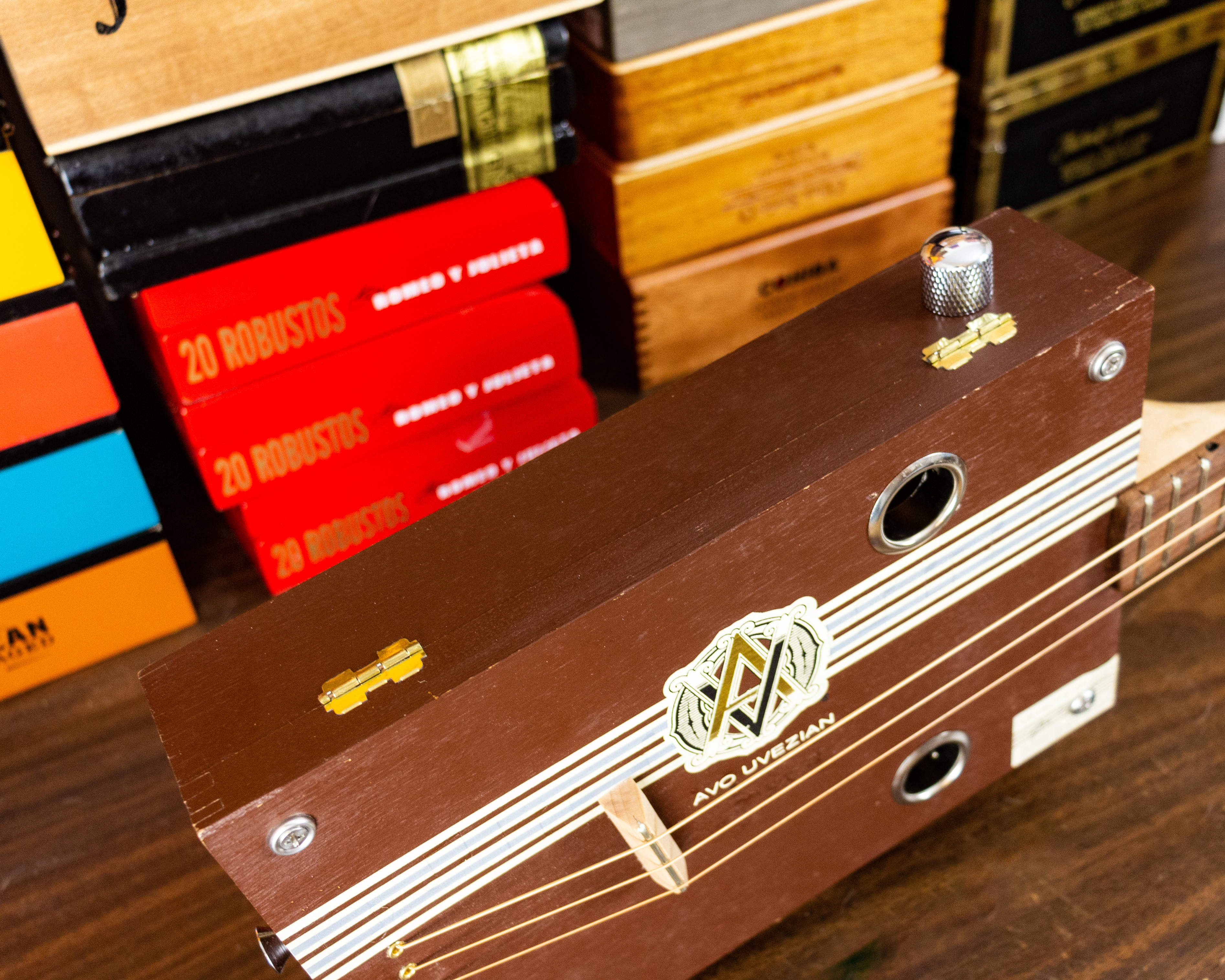 Cigar Box Guitar SN190703