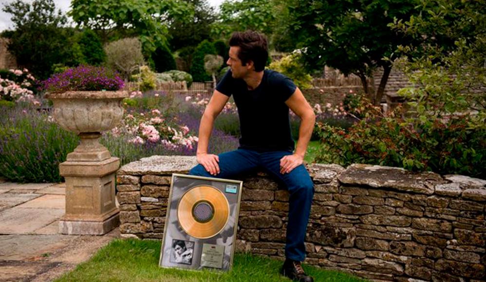 Artista Mórmon, Brandon Flowers, Ganha Disco de Ouro em Seu Álbum Solo