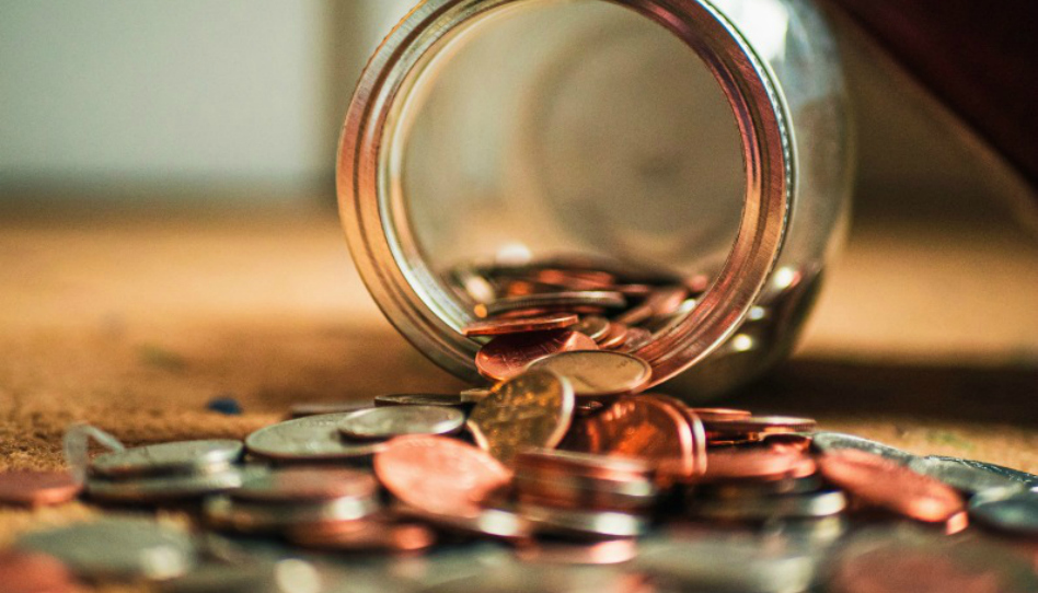 ¿Por qué tengo que dar mi diezmo a la Iglesia y no directamente a los