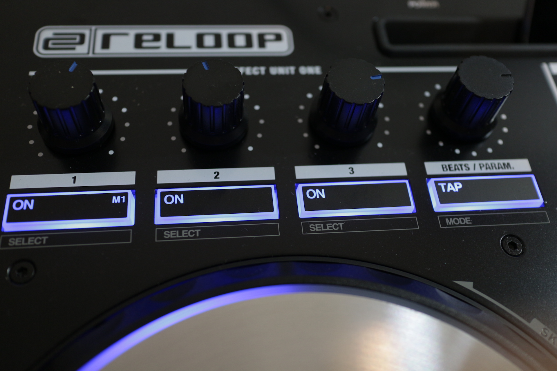Review de Reloop Mixon 4, controlador integral para Serato DJ y Djay