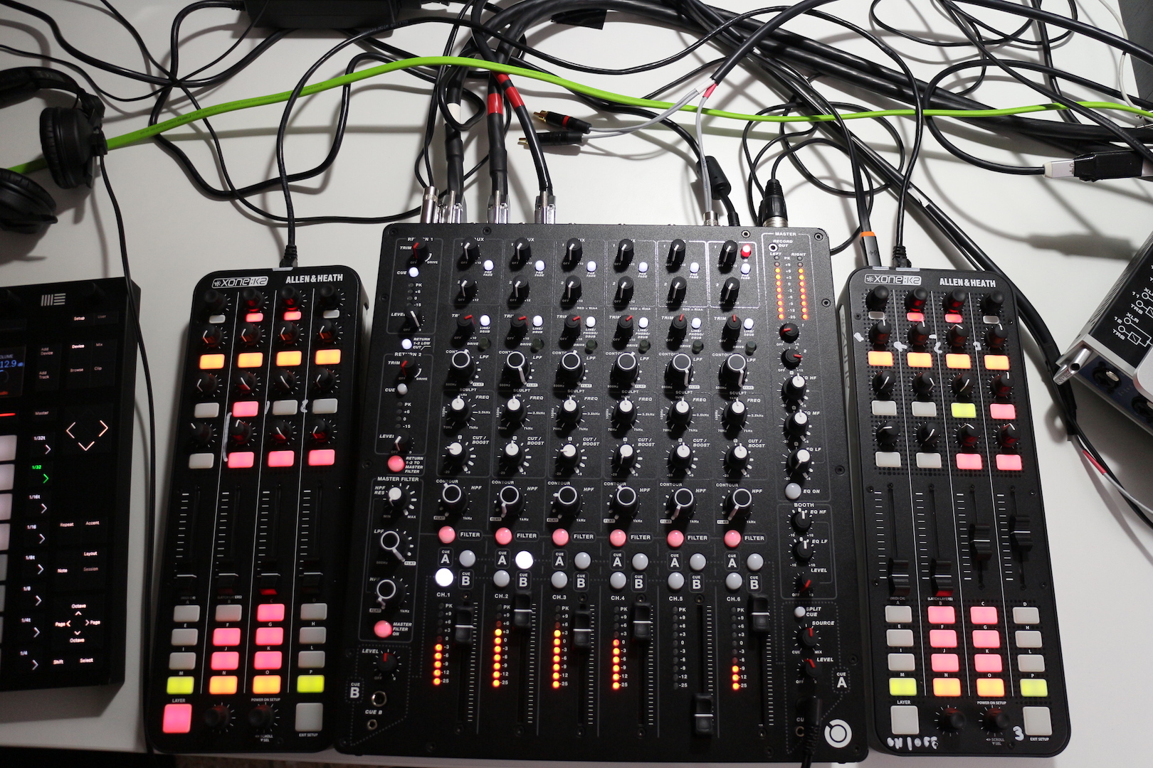 Review de PLAYdifferently Model 1, el mixer DJ imaginado por Richie