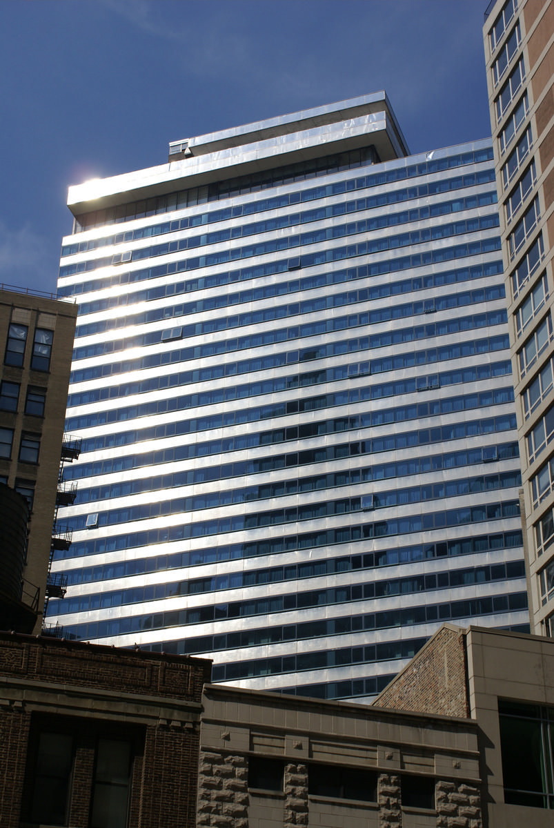 Hotel 71 (Chicago, 1960) Structurae