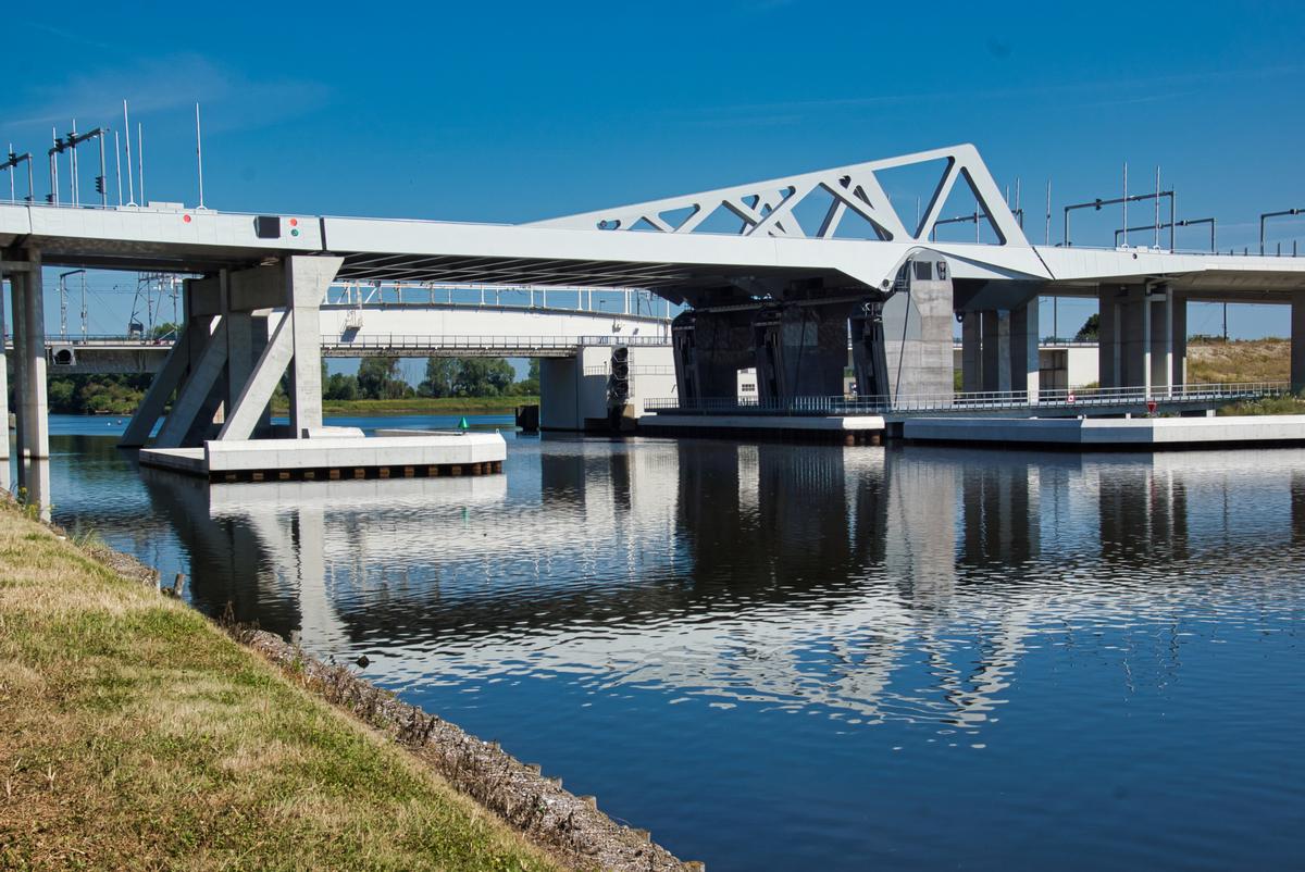 A 11 Bascule Bridge (Bruges) Structurae