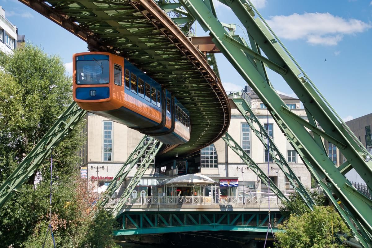 Suspended monorails from around the world Structurae