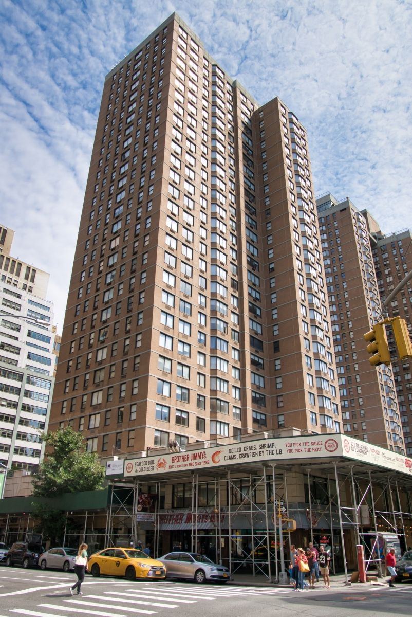 Windsor Court Apartments I (Manhattan, 1988) Structurae