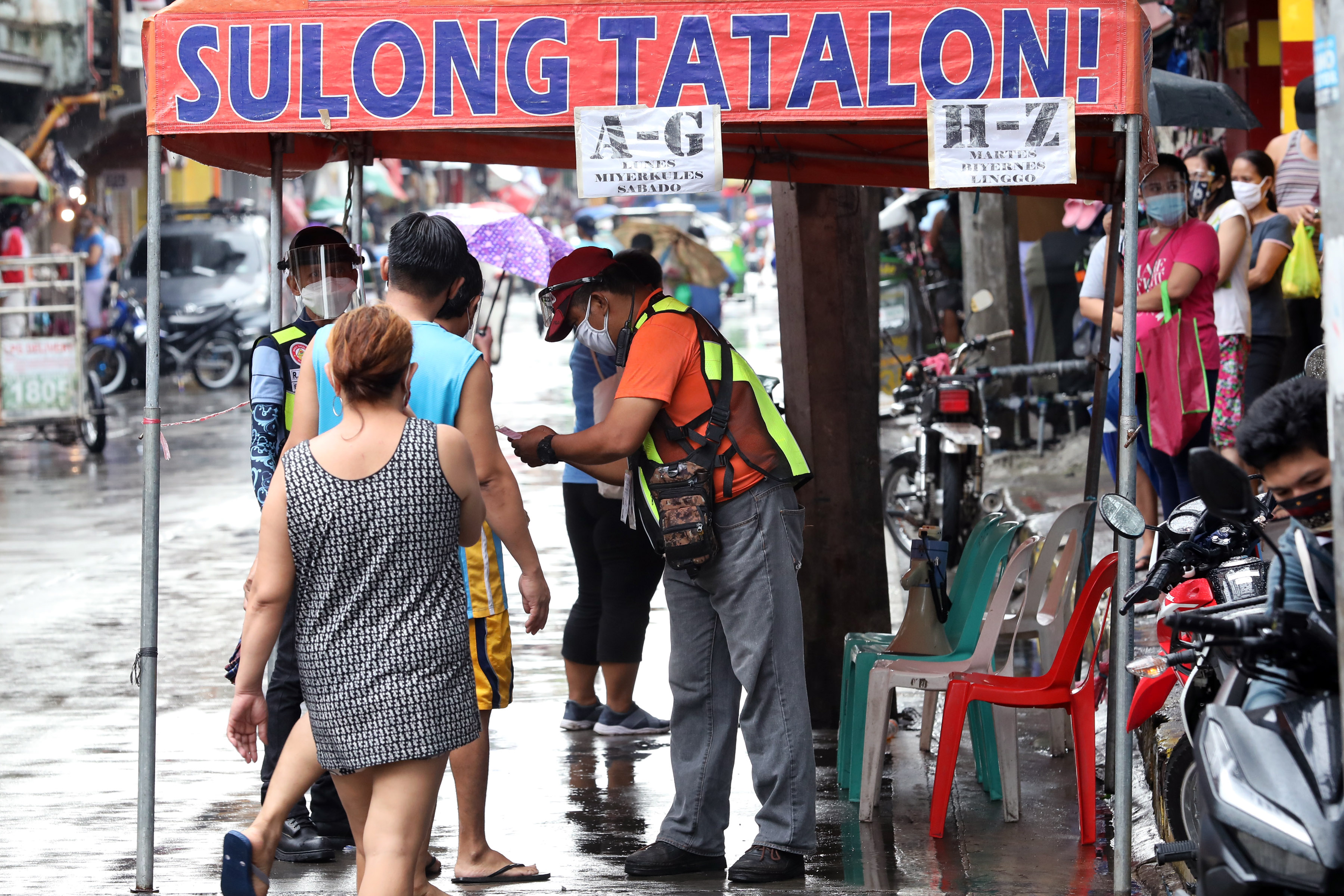 Quarantine checkpoint Photos Philippine News Agency