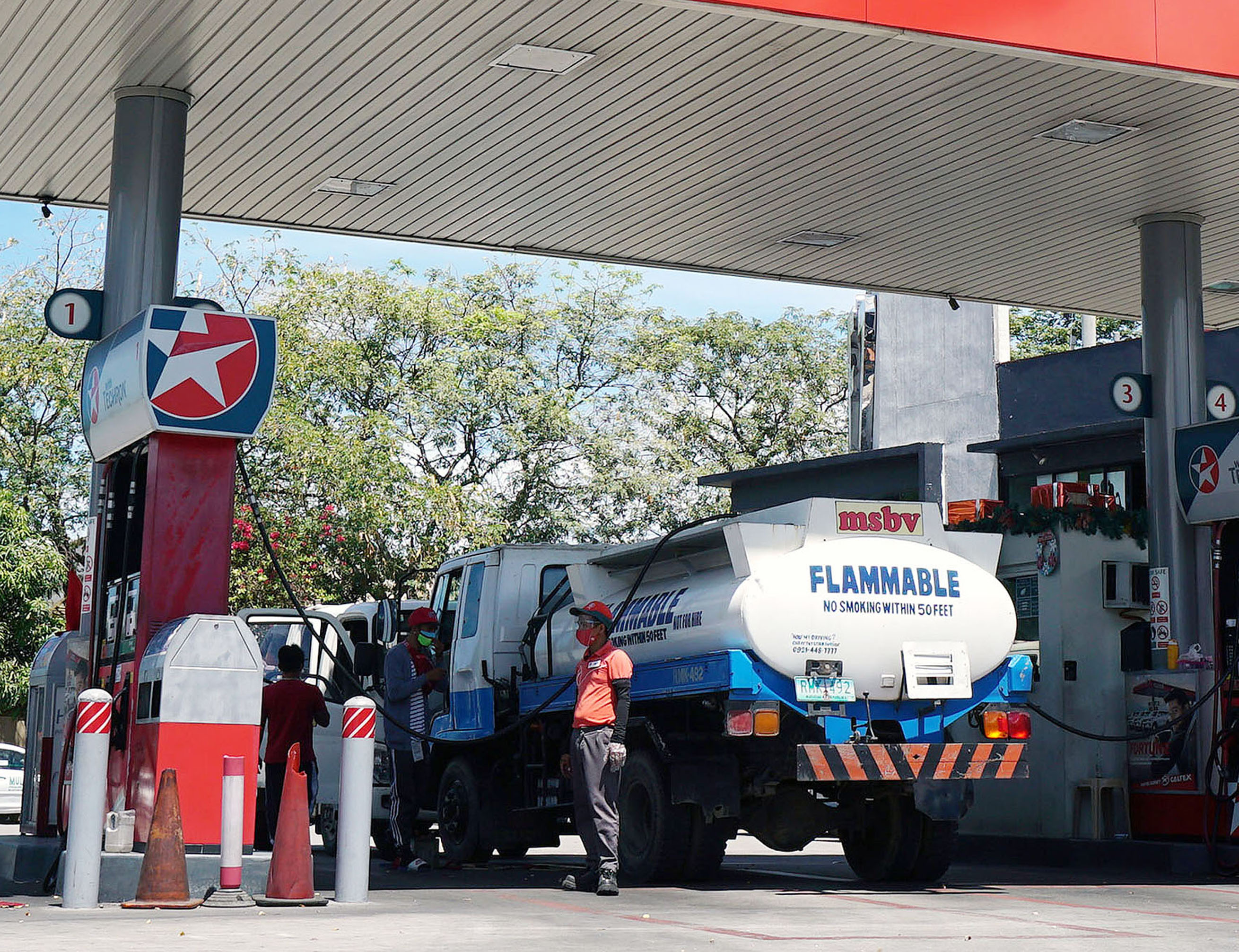 DELIVERY GAS TANK Photos Philippine News Agency