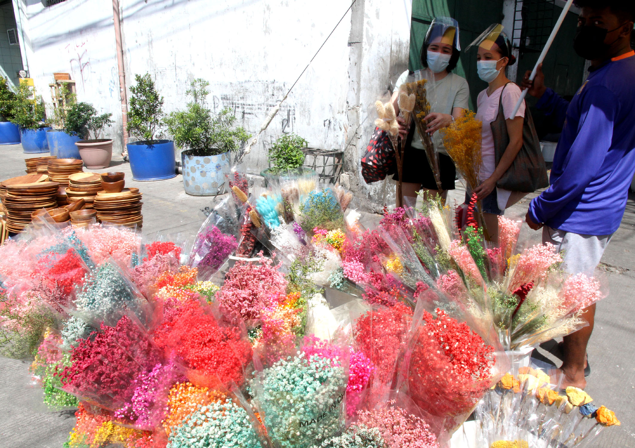 Artificial flowers Photos Philippine News Agency