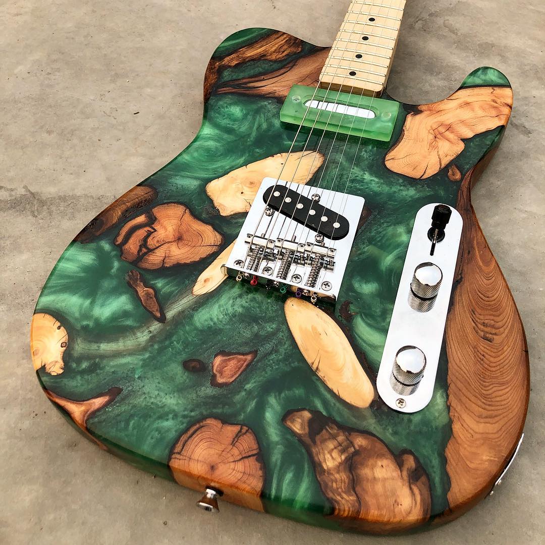 DriftWood Works, guitarras hechas con resina, y madera flotante