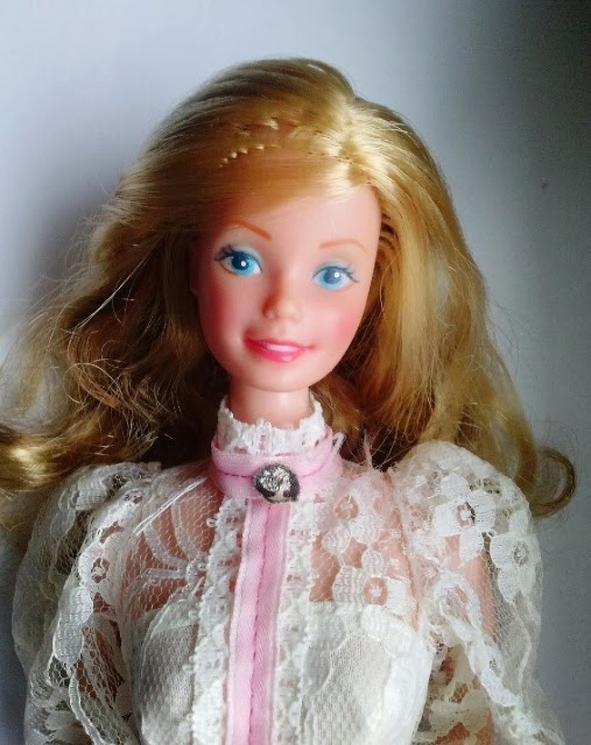20 niezwykłych zdjęć Barbie, przedstawiających jej dziwną