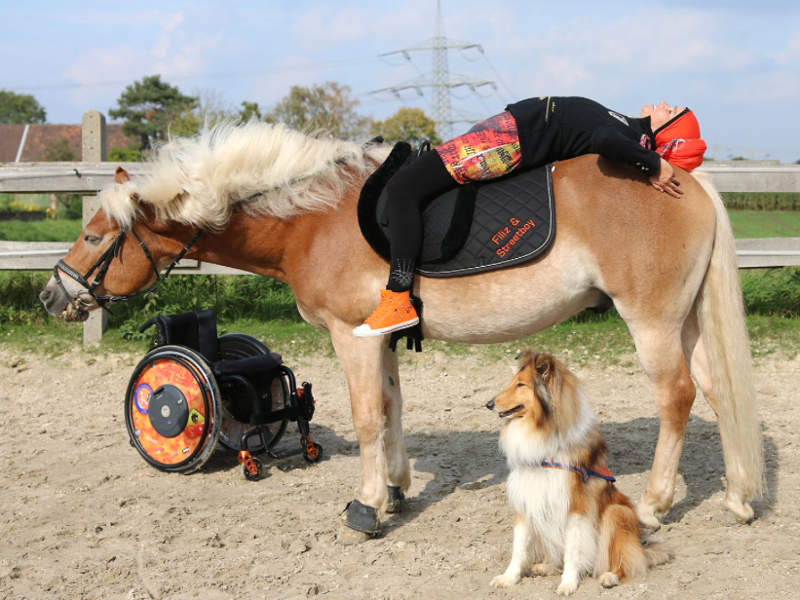 Training mit Hund & Pferd Filiz Erfurt ohne Rollstuhl