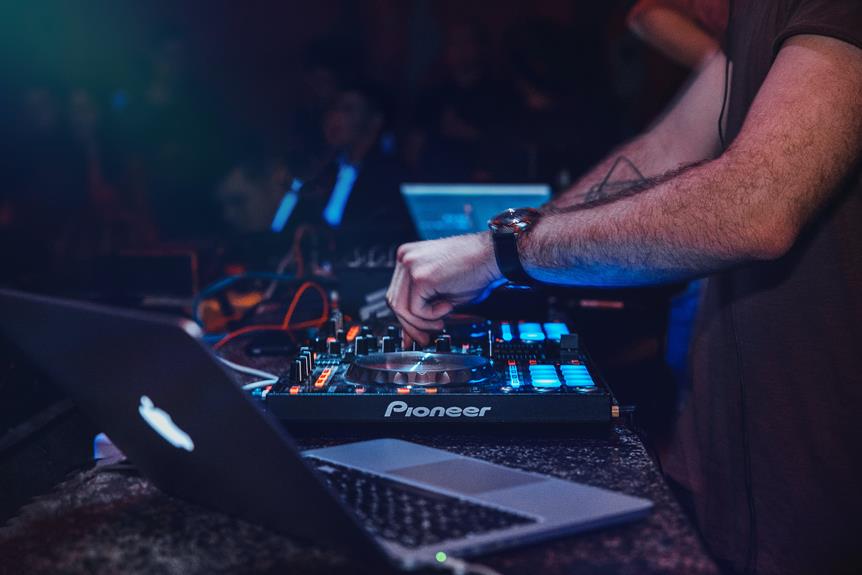 How to DJ Without a Laptop Final Scratch
