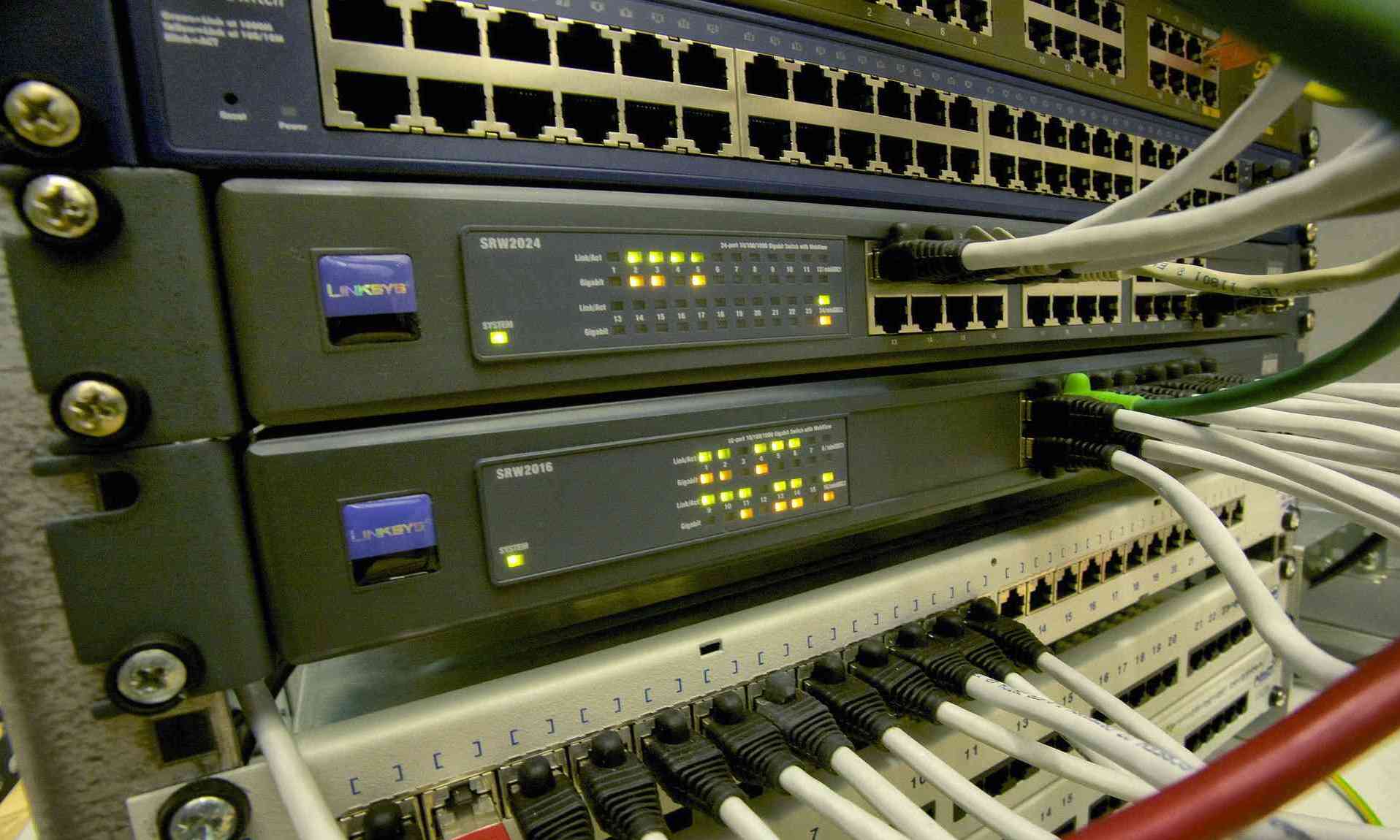 How to use a Gigabit switch?