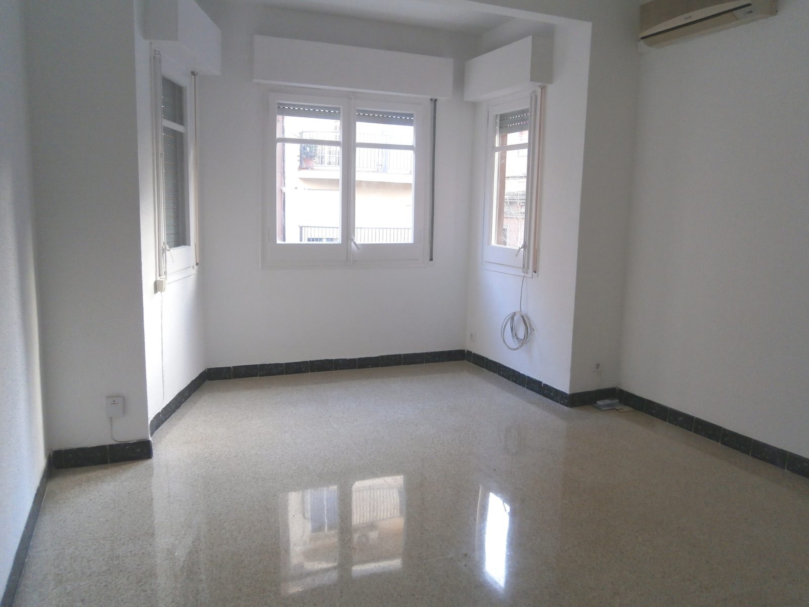 (ALQUILADO) Alquiler de piso en Enric Prat de la Riba, Centre