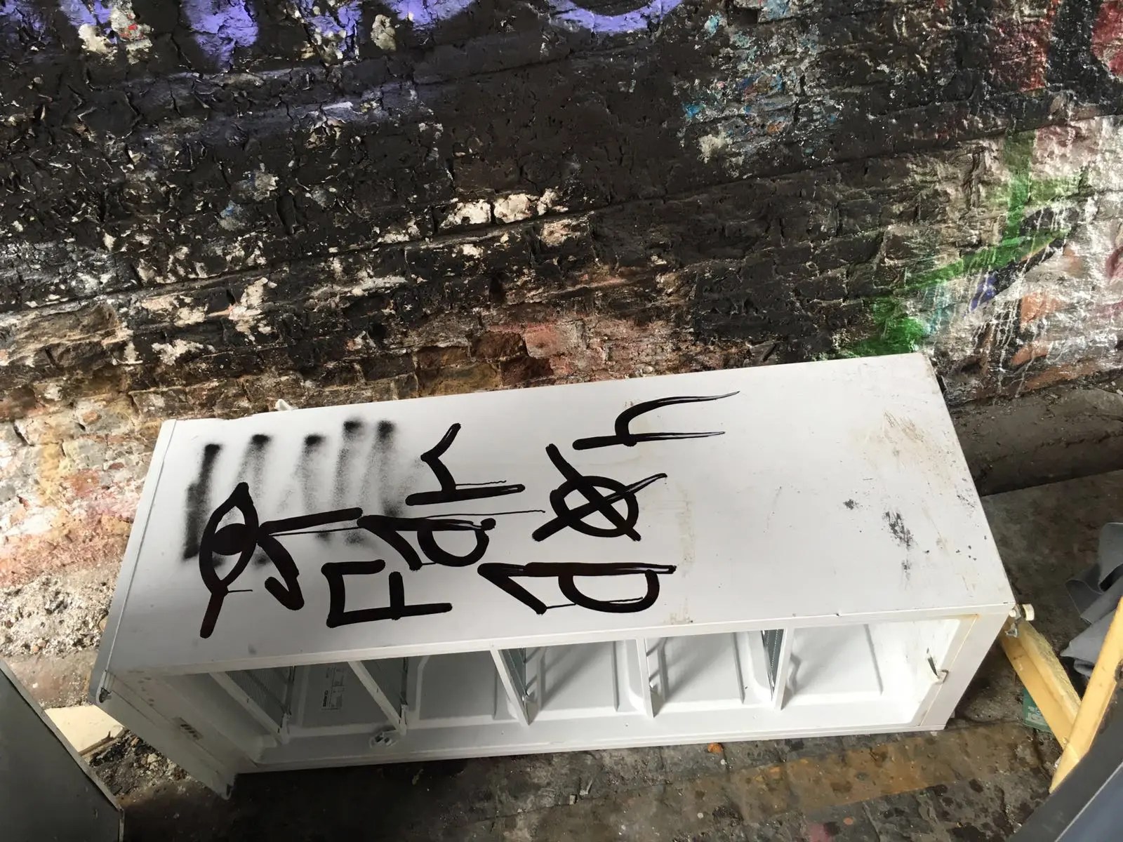 CAN I PUT A FRIDGE IN A SKIP? Find a Skip