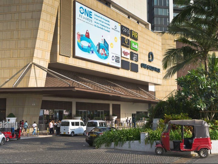 Shops in One Galle Face