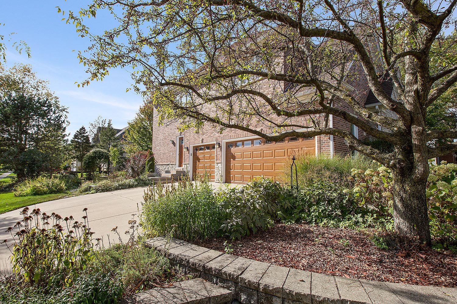 898,000 4211 Delaware Ct in Naperville River Run 5 beds, 5.1 baths