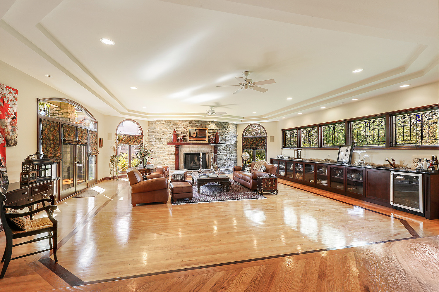 898,000 4211 Delaware Ct in Naperville River Run 5 beds, 5.1 baths