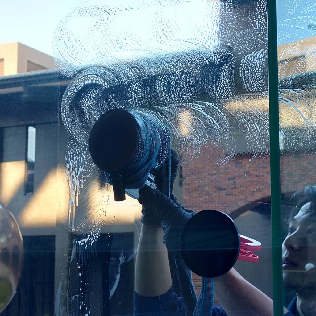 【ガラス清掃】 ファインクリーン株式会社