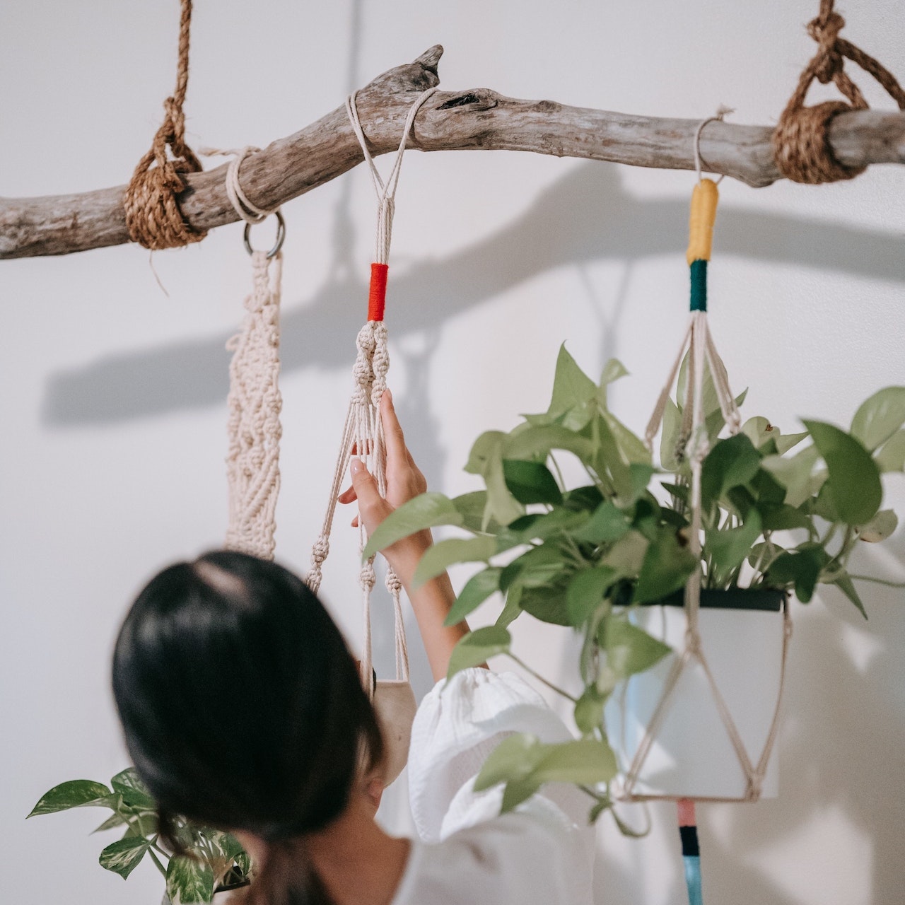 How to Make a Macrame Plant Hanger easy