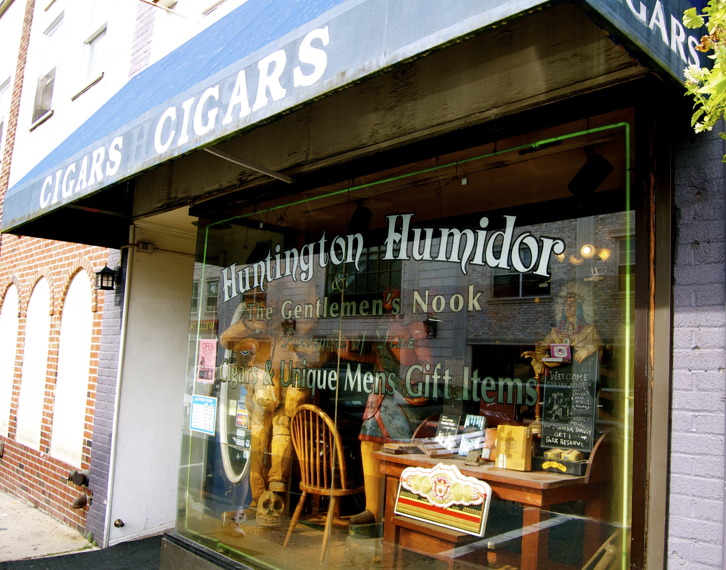 Big Ronnie's Cigar Shop Tour 1 Long Island Fine Tobacco NYC